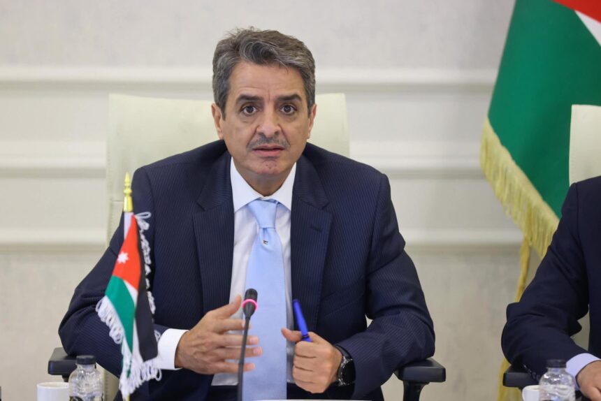 رائد العدوان.. وزير يحمل همّ الشباب وفخر عشيرته
