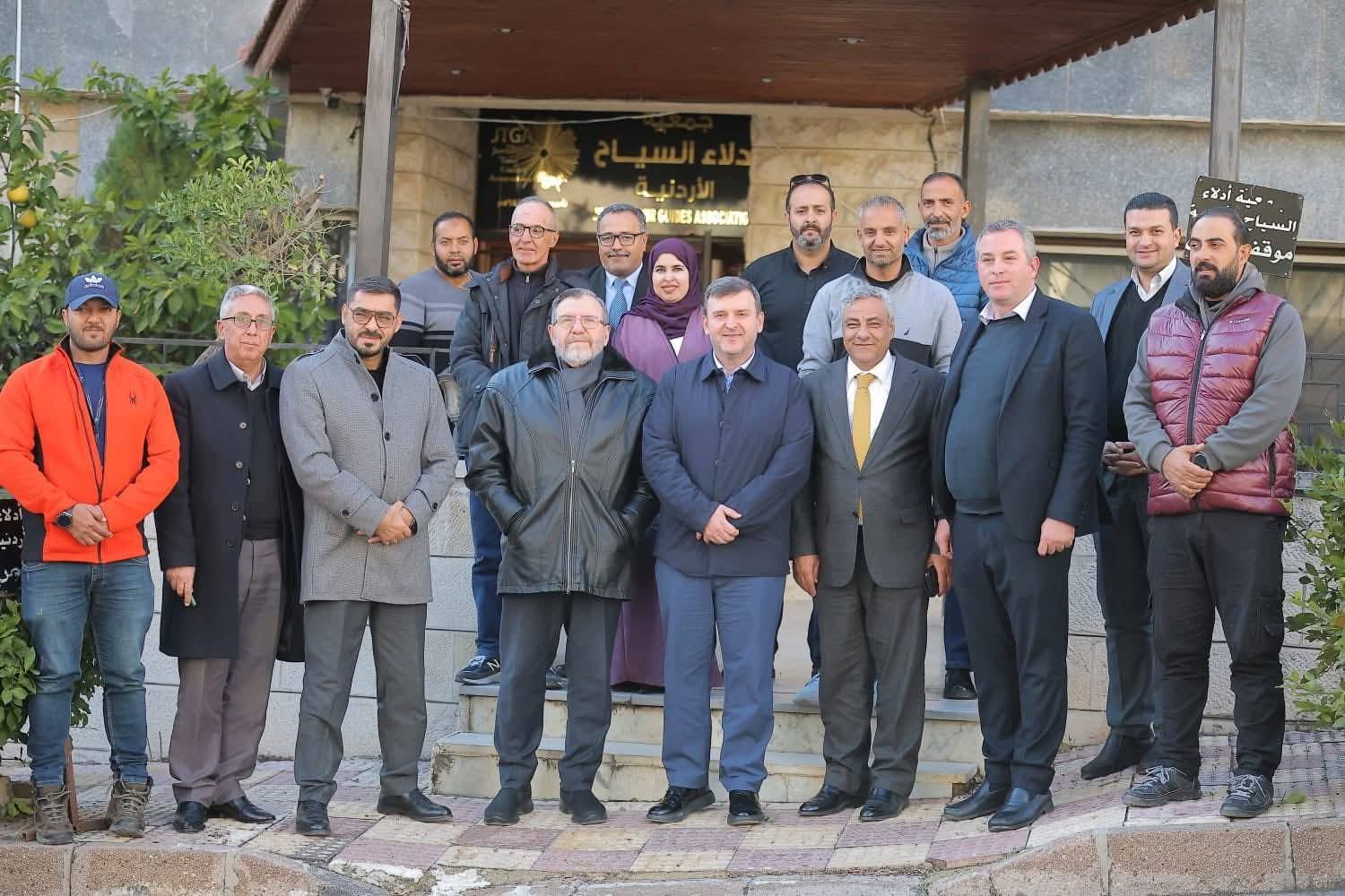 السياحة النيابية تزور جمعية الادلاء 