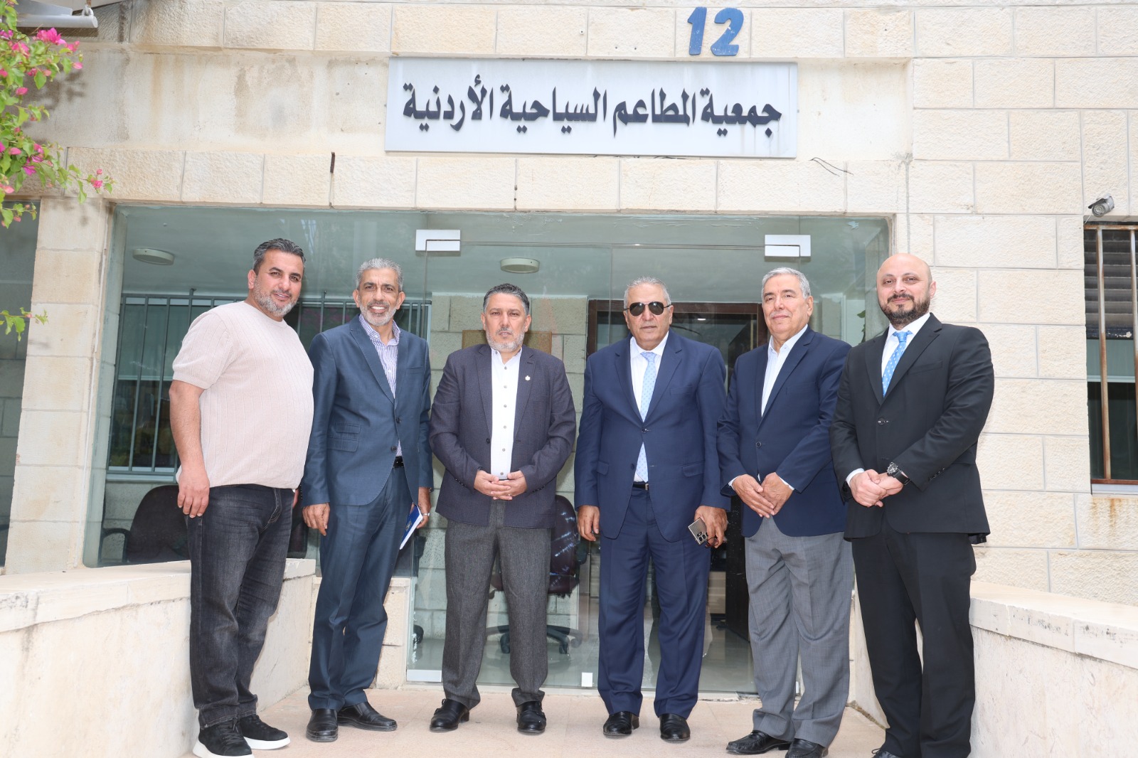 نقابة الفنانين وجمعية المطاعم السياحية تتجهان لتنظيم العمل الفني وتعزيز الشراكة مع القطاع السياحي